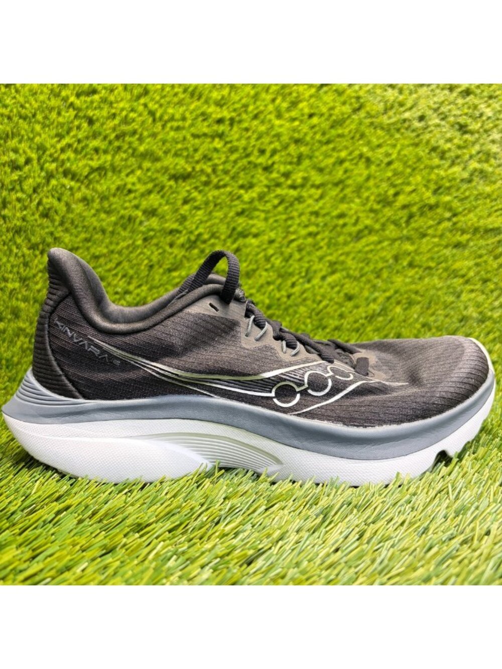 Saucony Kinvara 16 Womens Size 6.5 Black White Athletic Running Shoes Sneakers